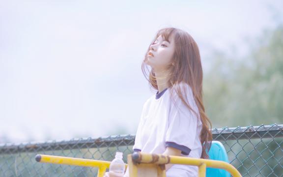 运动服美女清新写真