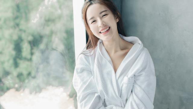 甜美清新的气质美女写真