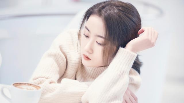 淡雅如兰的气质美女咖啡馆素雅写真