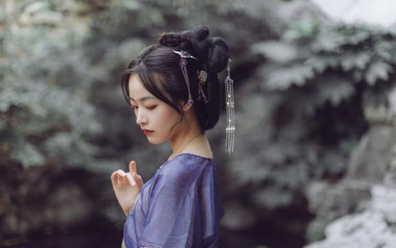 气若幽兰的古装美女
