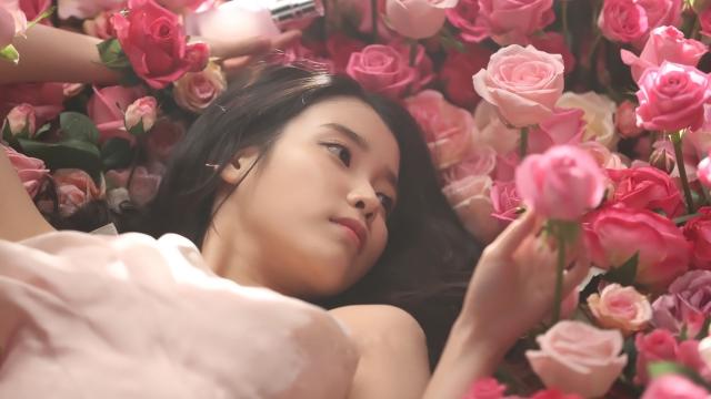 如梦如幻的甜美女神性感写真