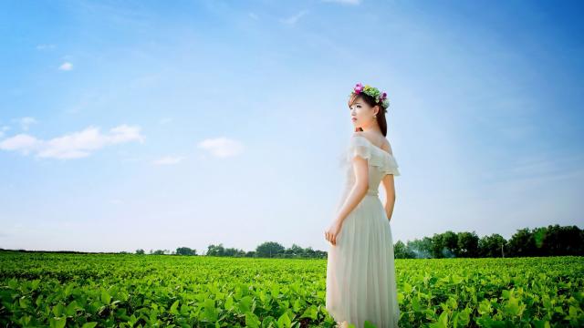 美人像水仙花一般纯洁