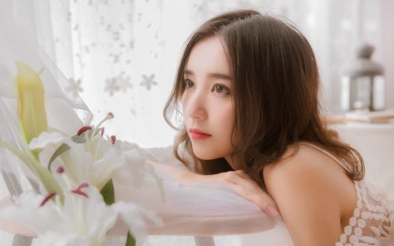 极品少妇低胸吊带写真