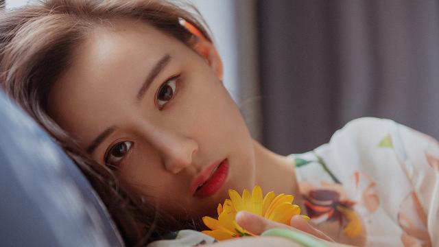 如花一般美丽的气质美女