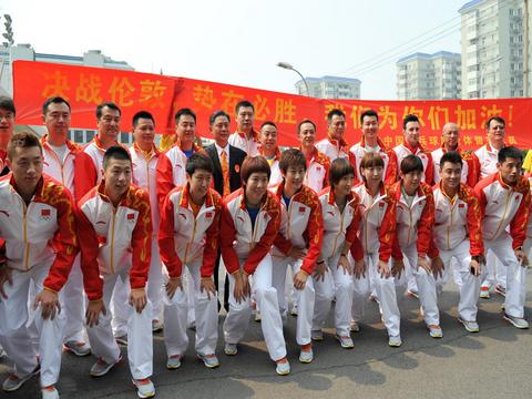 中国乒乓球队出征奥运会