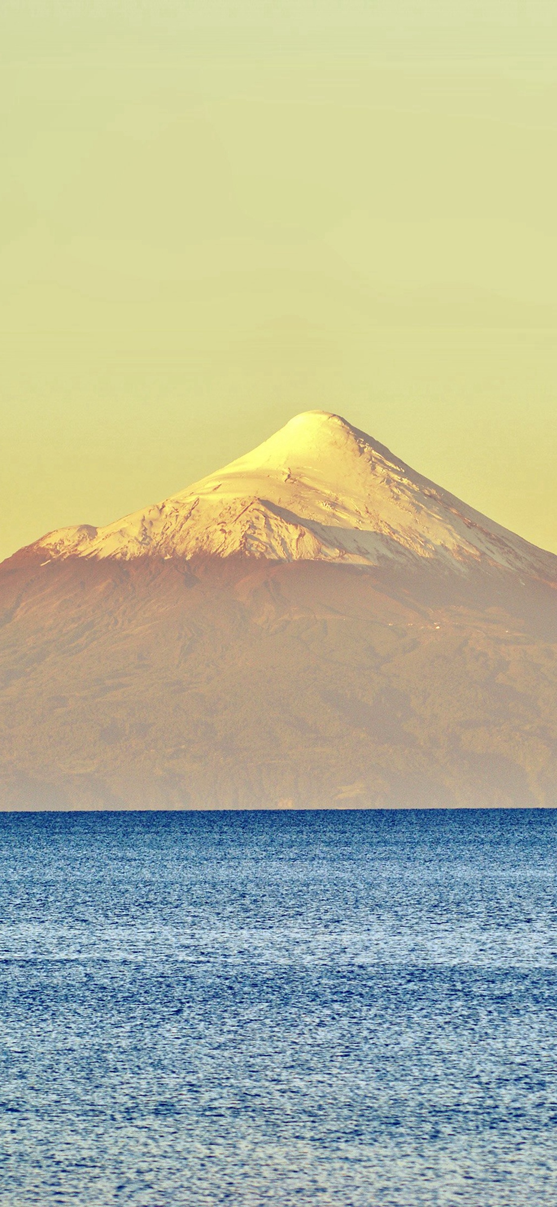 阳光下的富士山