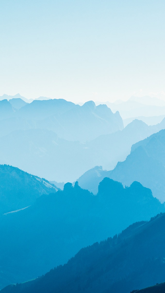 梦幻蓝山峰
