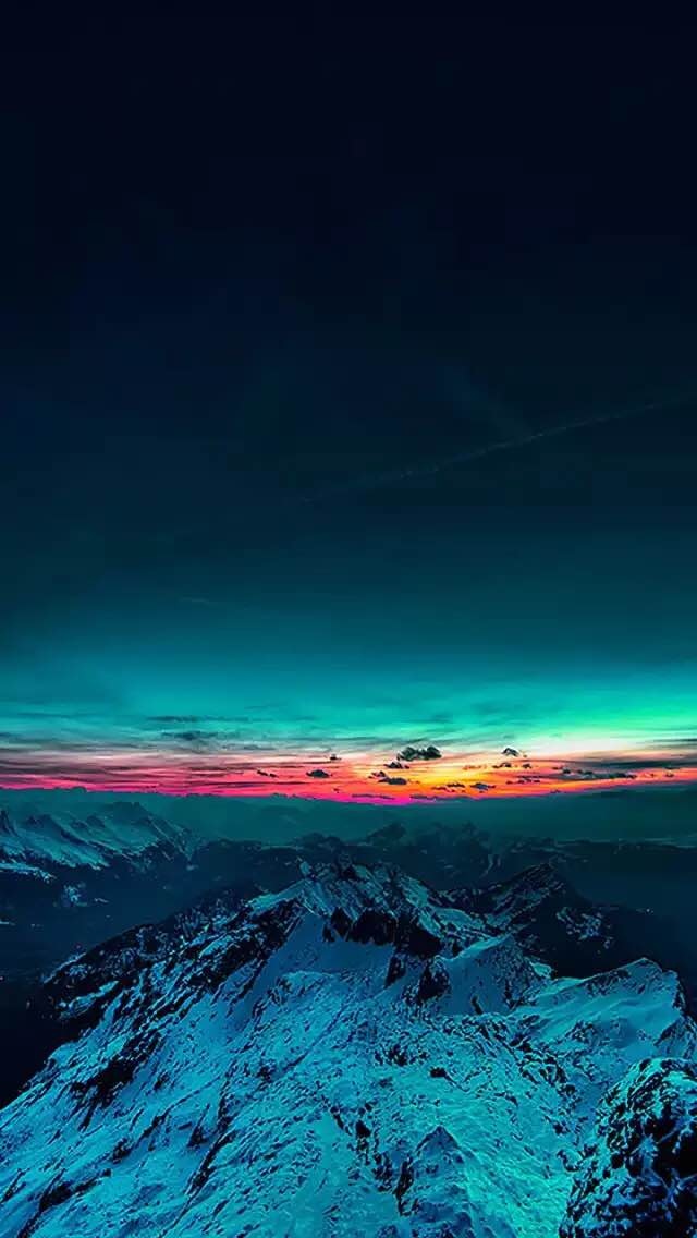 冲天火山脉日落