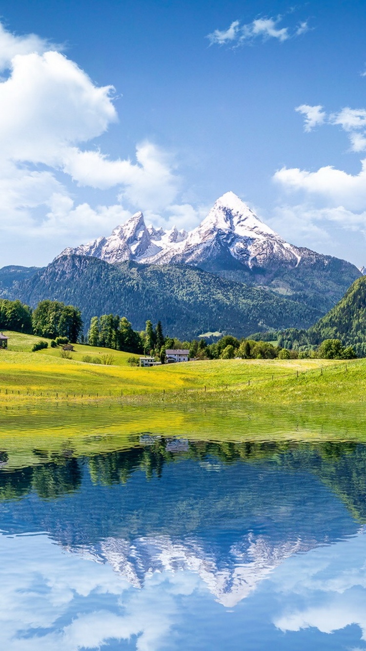 山湖反射景观