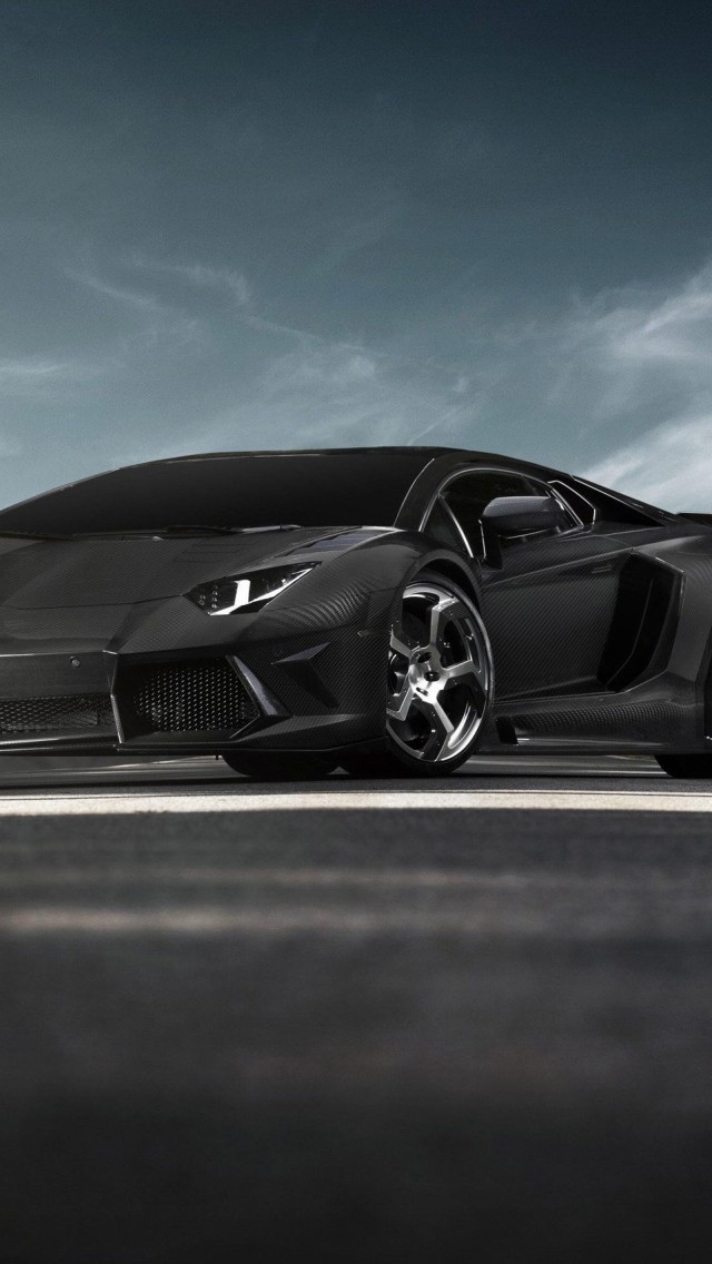 炭黑色兰博基尼Aventador