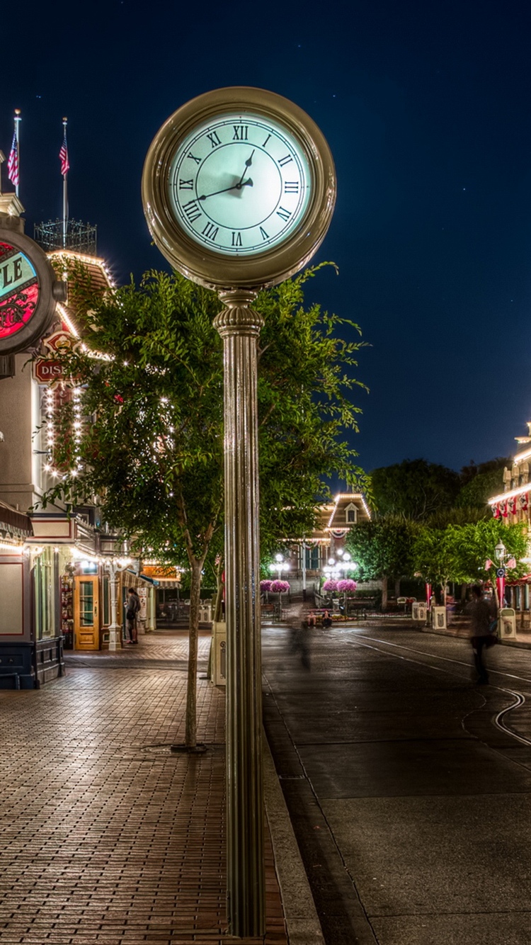 Sidewalk Clock