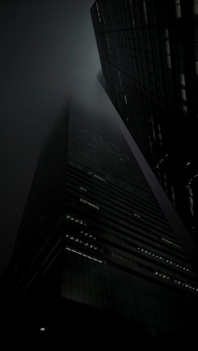 夜晚的摩天大楼