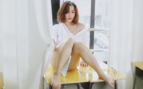 极品性感短发美女教室诱惑写真