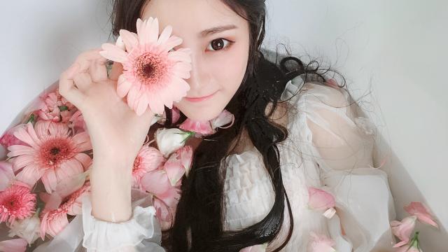 清纯性感的浴缸小姐姐极品私房写真
