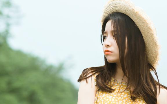 带着帽子的清纯女孩极品户外写真
