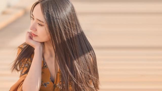 清纯不失性感的长发气质美女