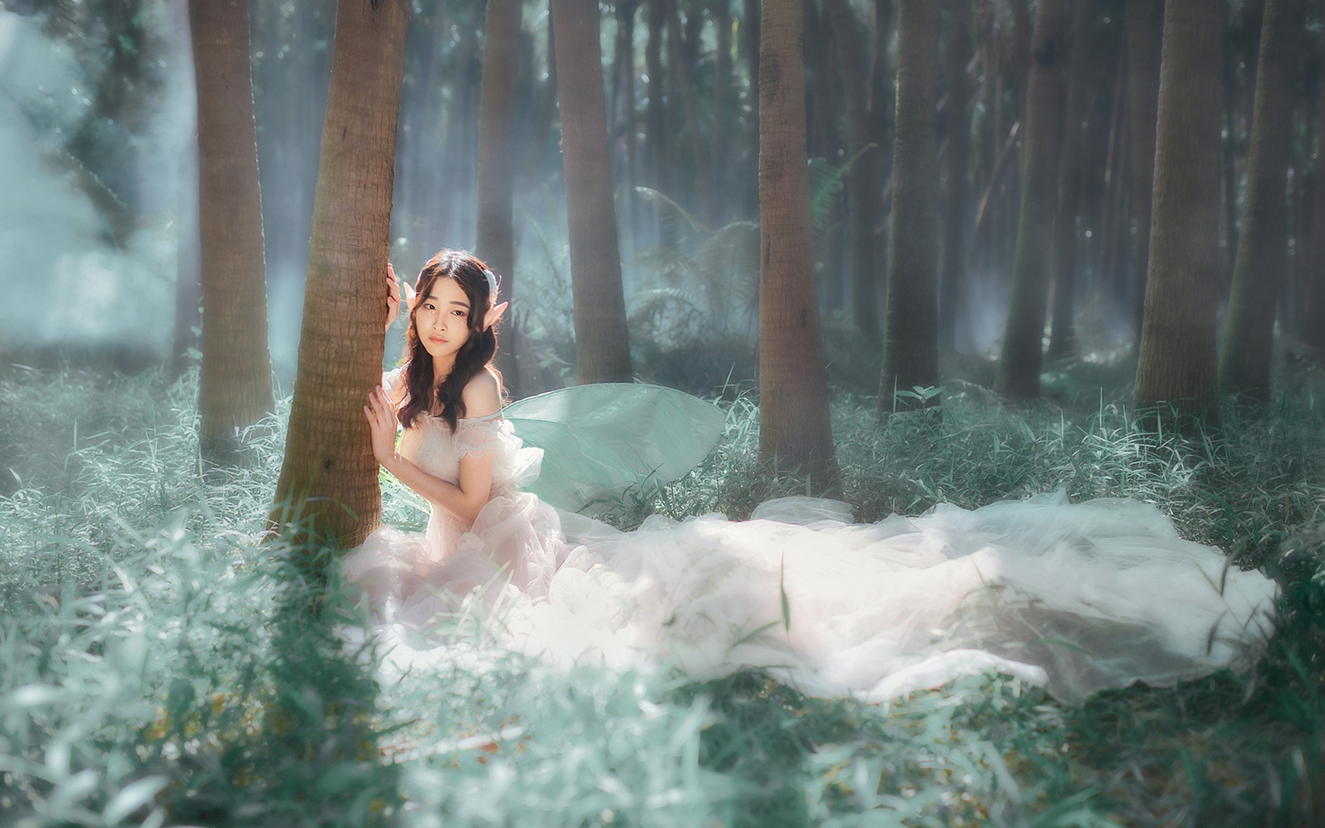 森林里性感迷人的小精灵