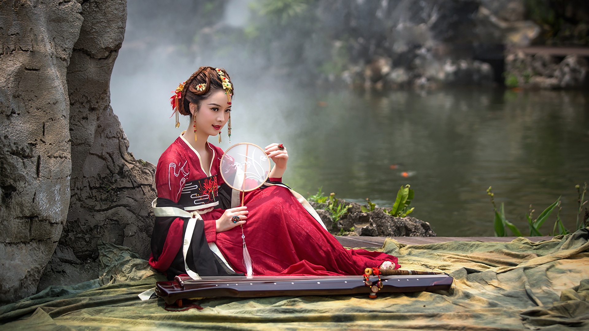 古装美女庭园清幽气质迷人写真