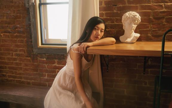 大提琴美女迷人私房写真