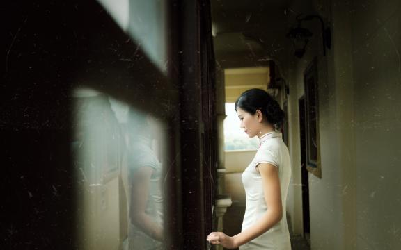 旗袍美女外景气质写真