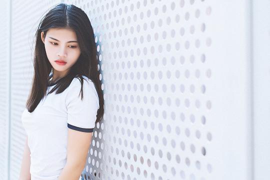 运动型长腿美女性感户外写真