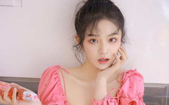 美丽红裙美女性感俏皮写真