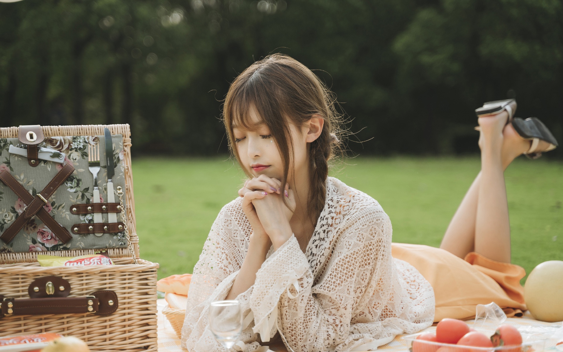 可爱清新美少女户外性感写真