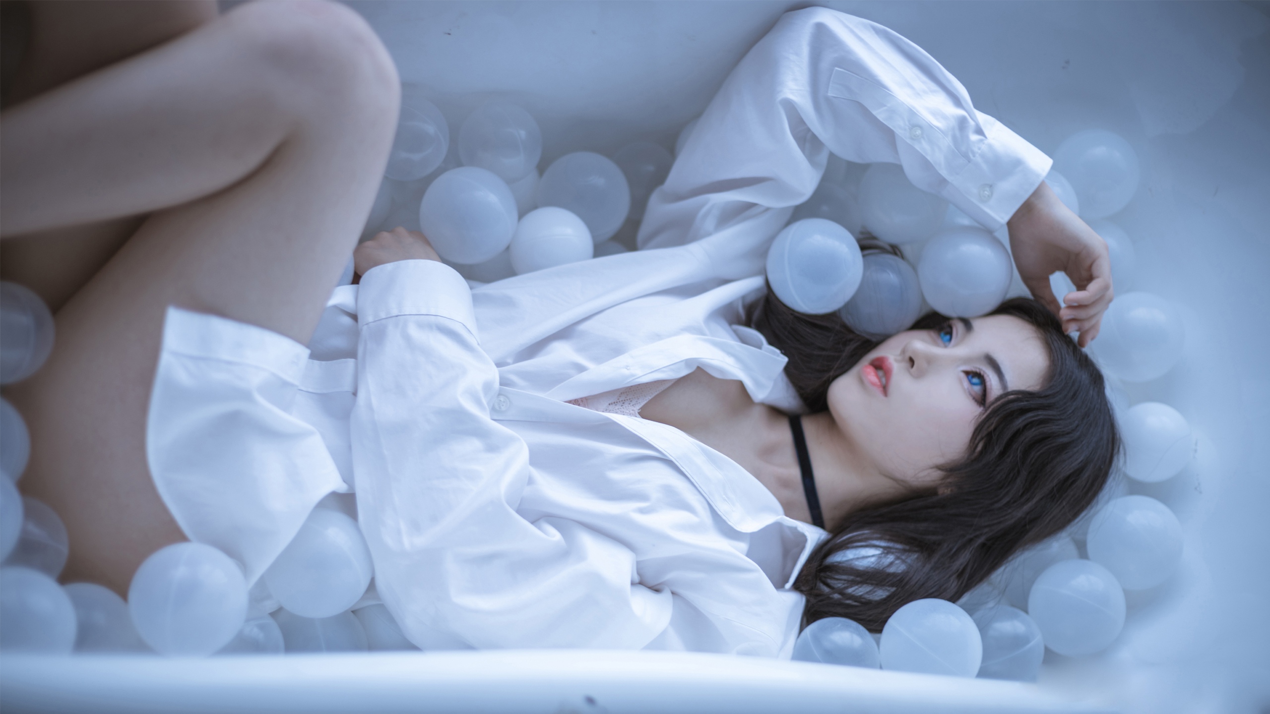 混血美女浴室性感写真