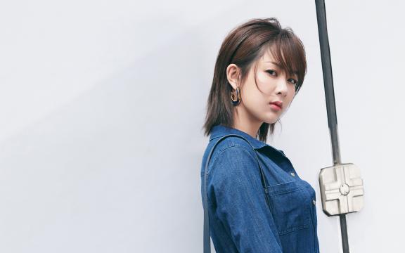 甜美女孩杨紫时尚休闲写真