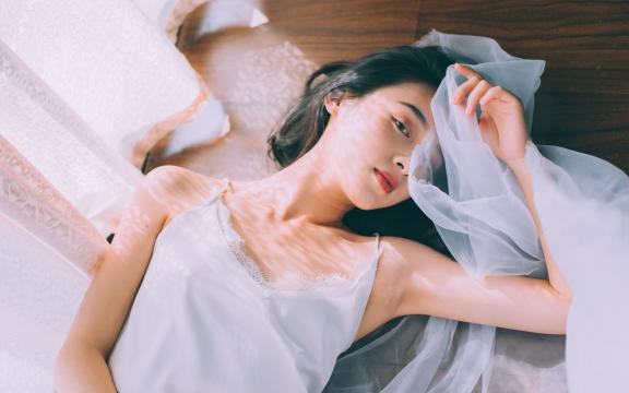 绝色美女超性感室内私房写真