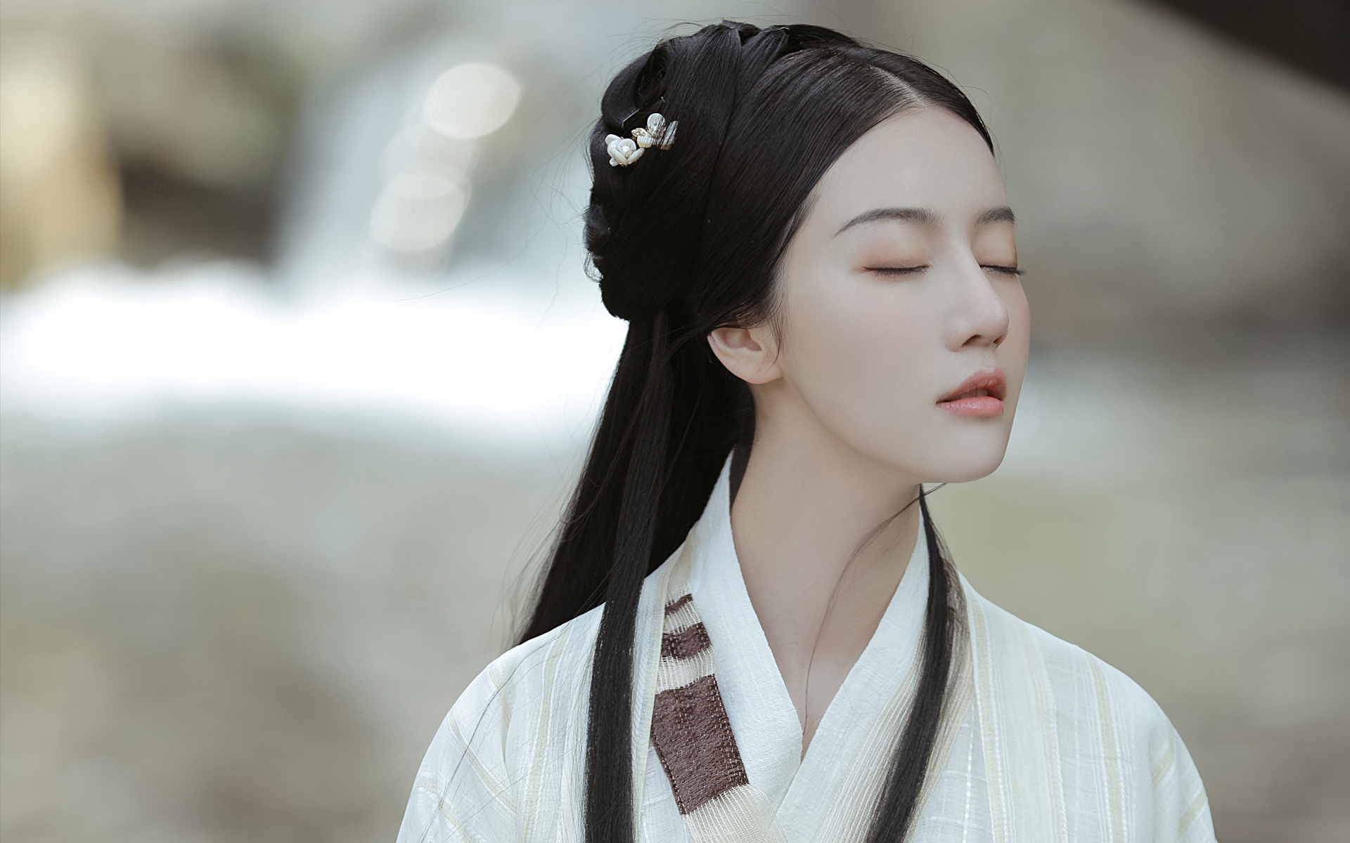 清纯小仙女竹林古装唯美写真