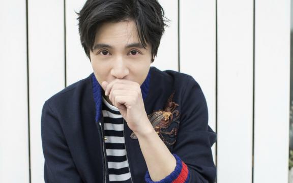 魅力男神薛之谦休闲帅气写真