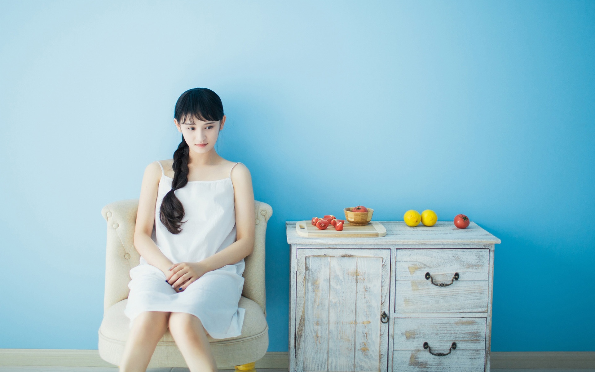 吊带清纯美女小清新性感写真
