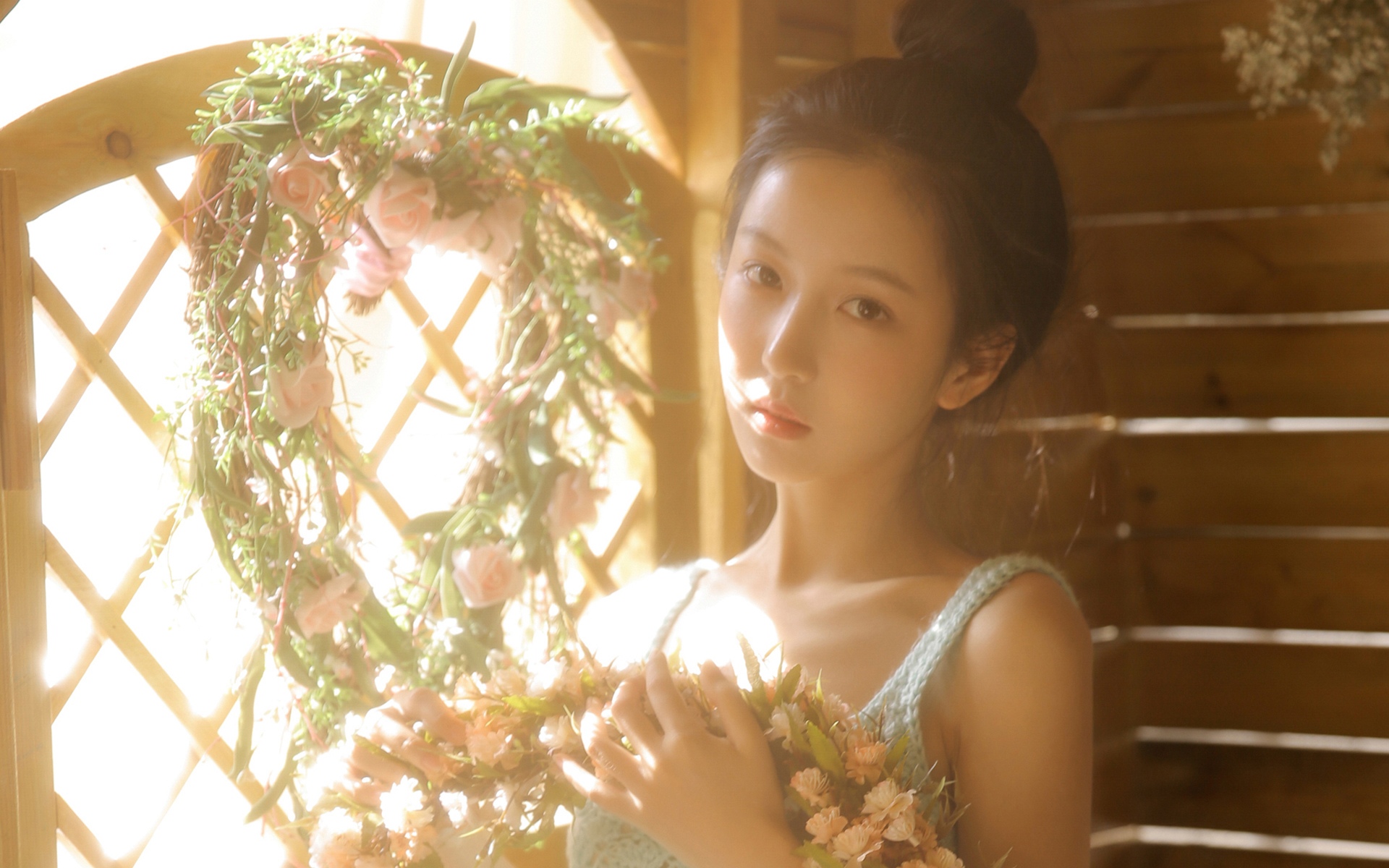 绝美小姐姐吊带性感唯美写真