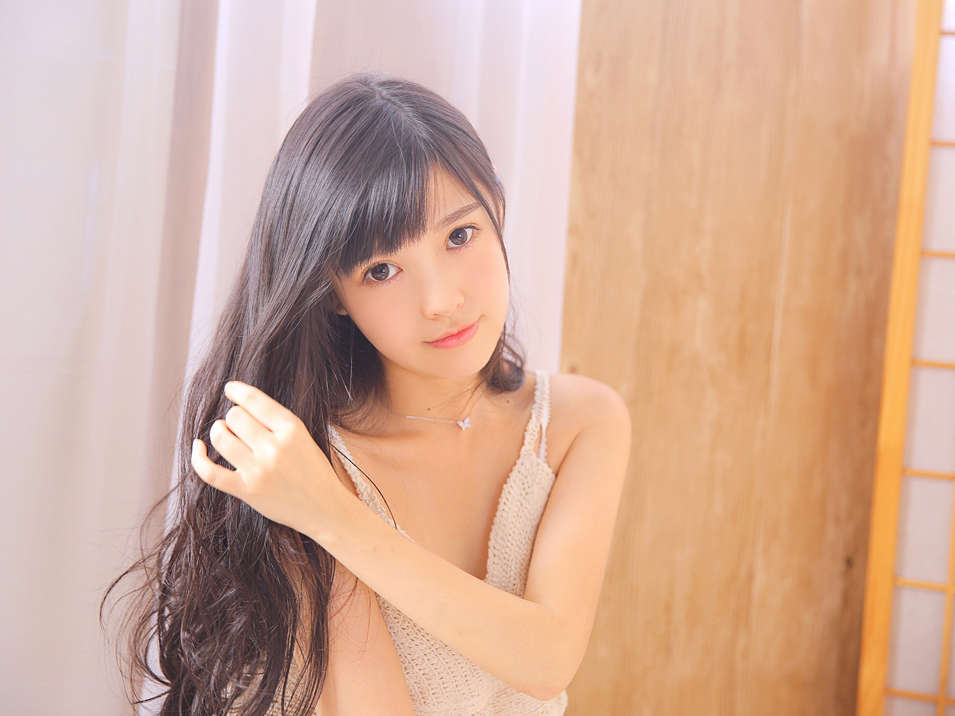 吊带清纯美少女性感清凉写真