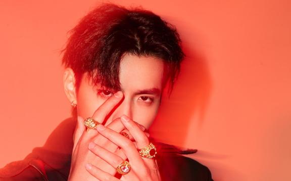暖心男孩吴亦凡时尚休闲写真