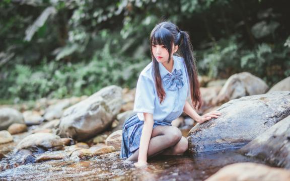 双马尾小萝莉山泉湿身诱惑写真