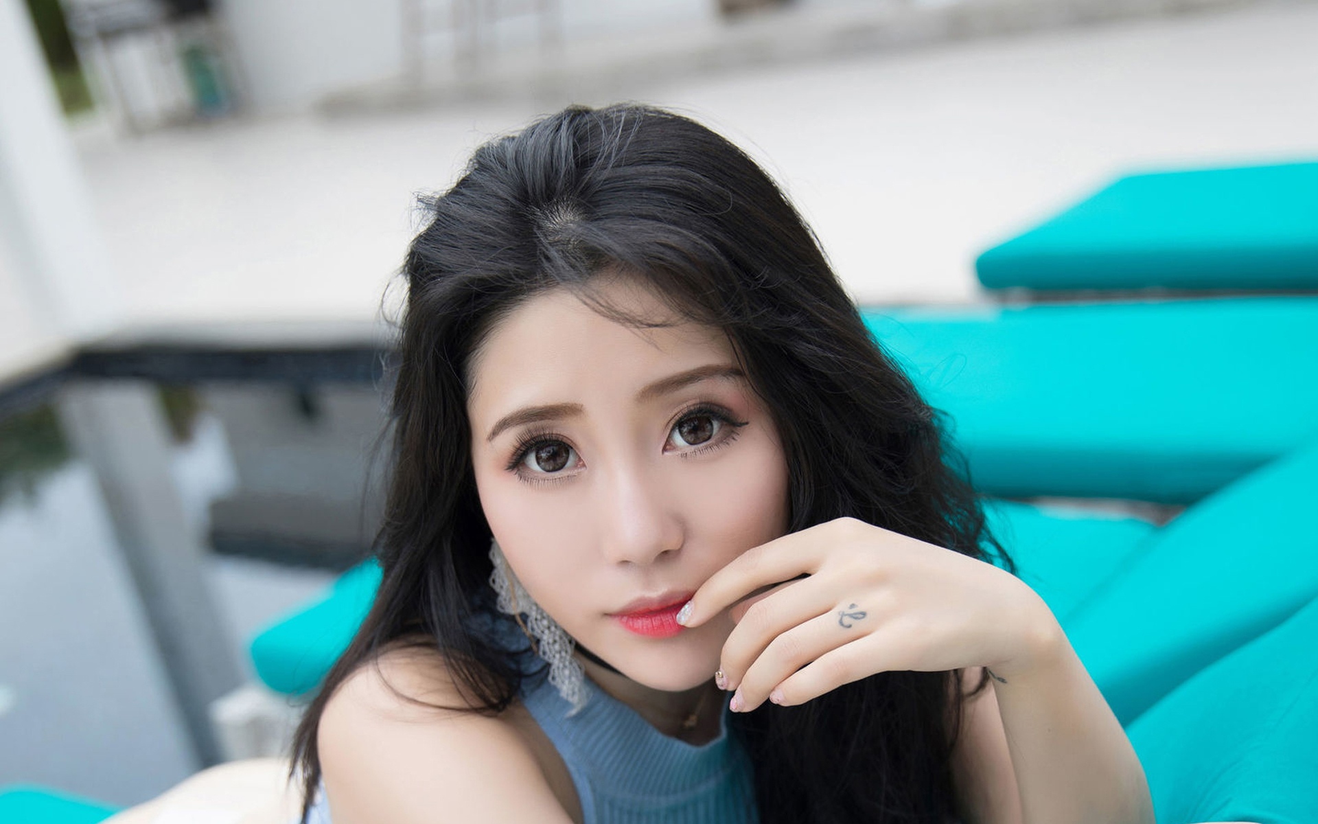 女神主播兜豆靓性感室外写真
