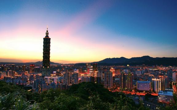 黄昏中的台北101大厦