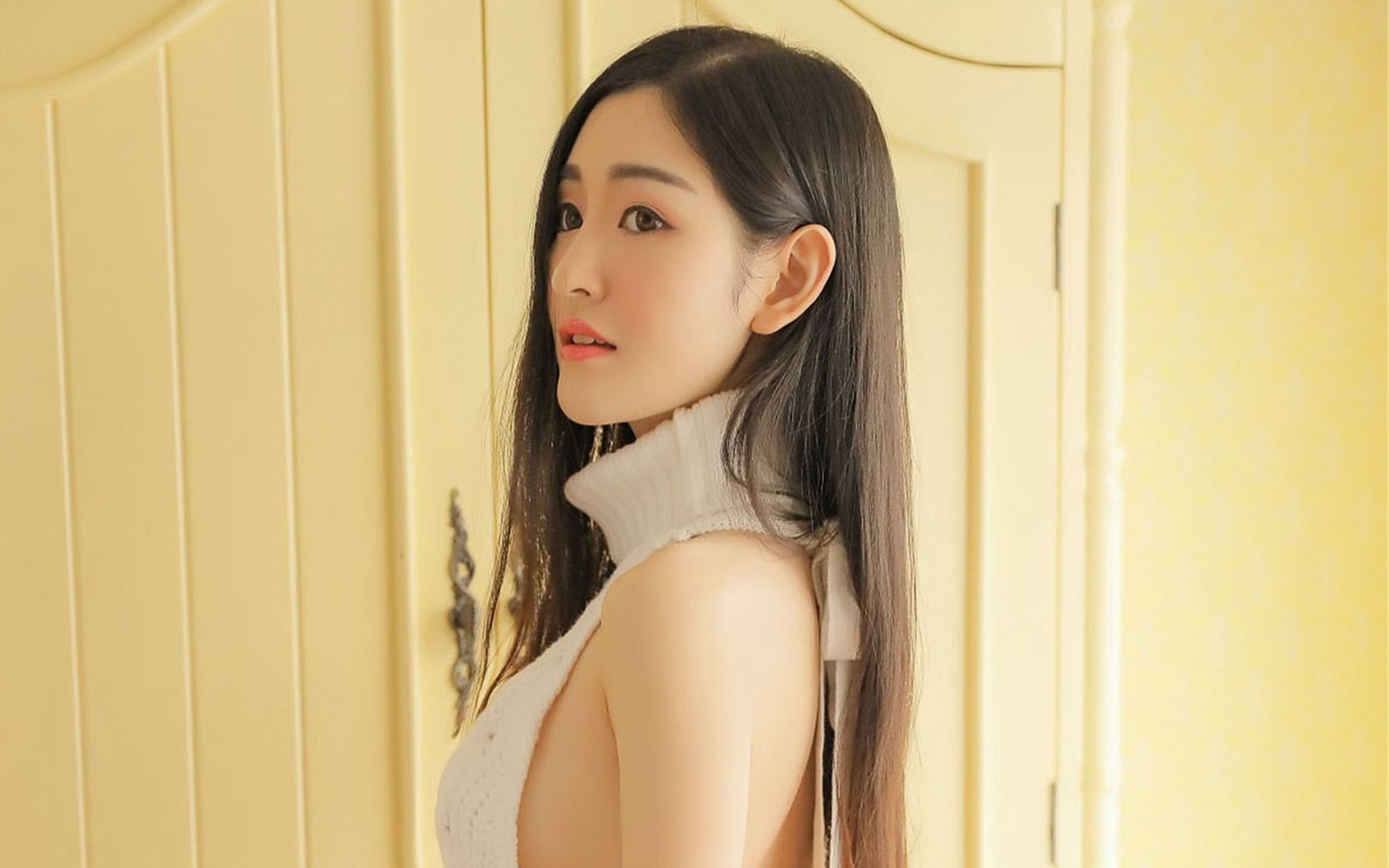 清纯吊带美女家居性感写真