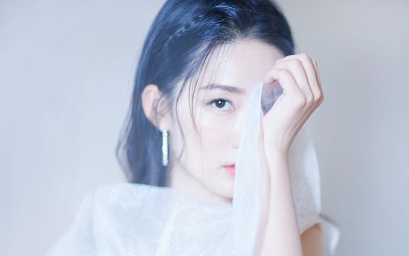 气质女孩李沁白裙仙气写真
