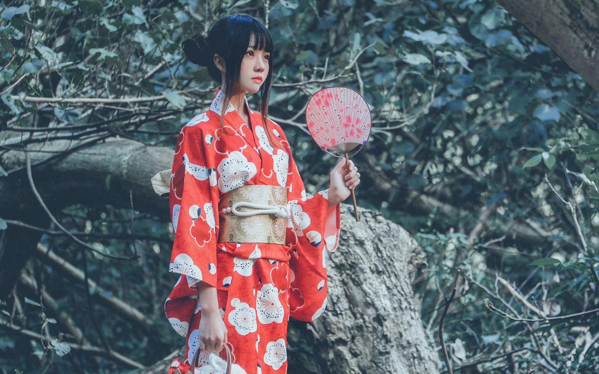 超可爱丸子头和服小萝莉室外写真