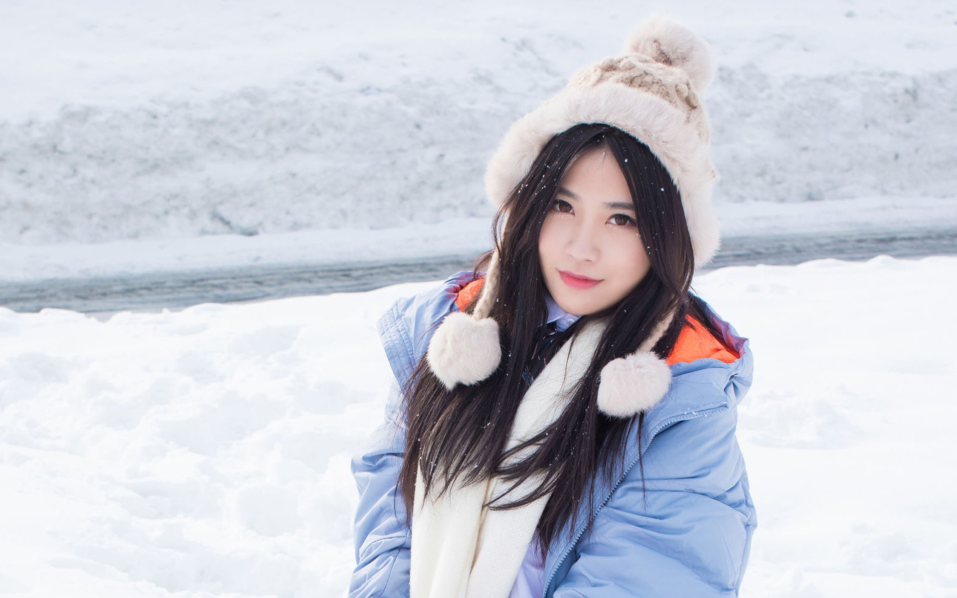 雪地清纯美女甜美写真