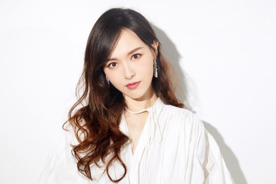 清纯女神唐嫣优雅气质写真