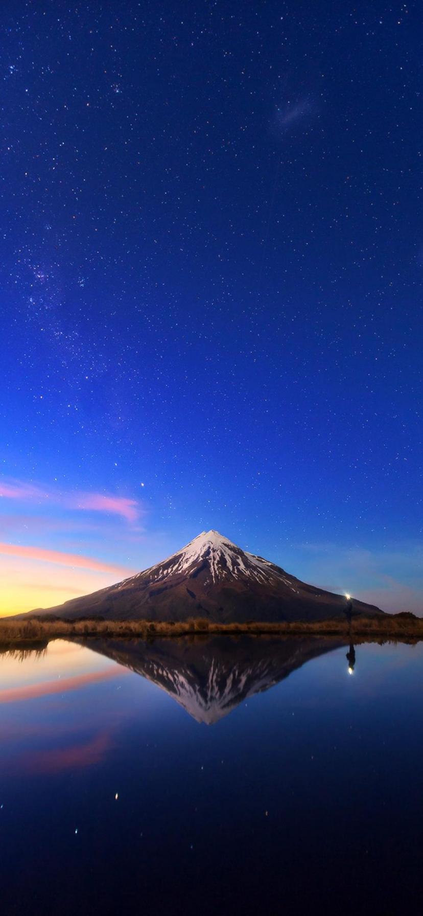 夜空下的湖光山色