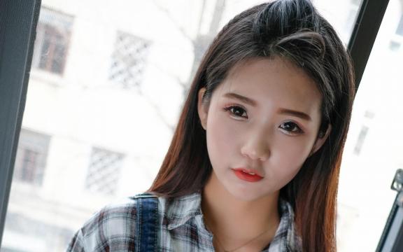 楚楚可怜的可爱小美女写真