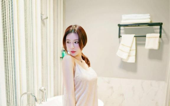 超美小姐姐浴室性感诱惑写真