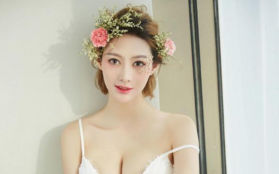 清纯美丽的花仙子
