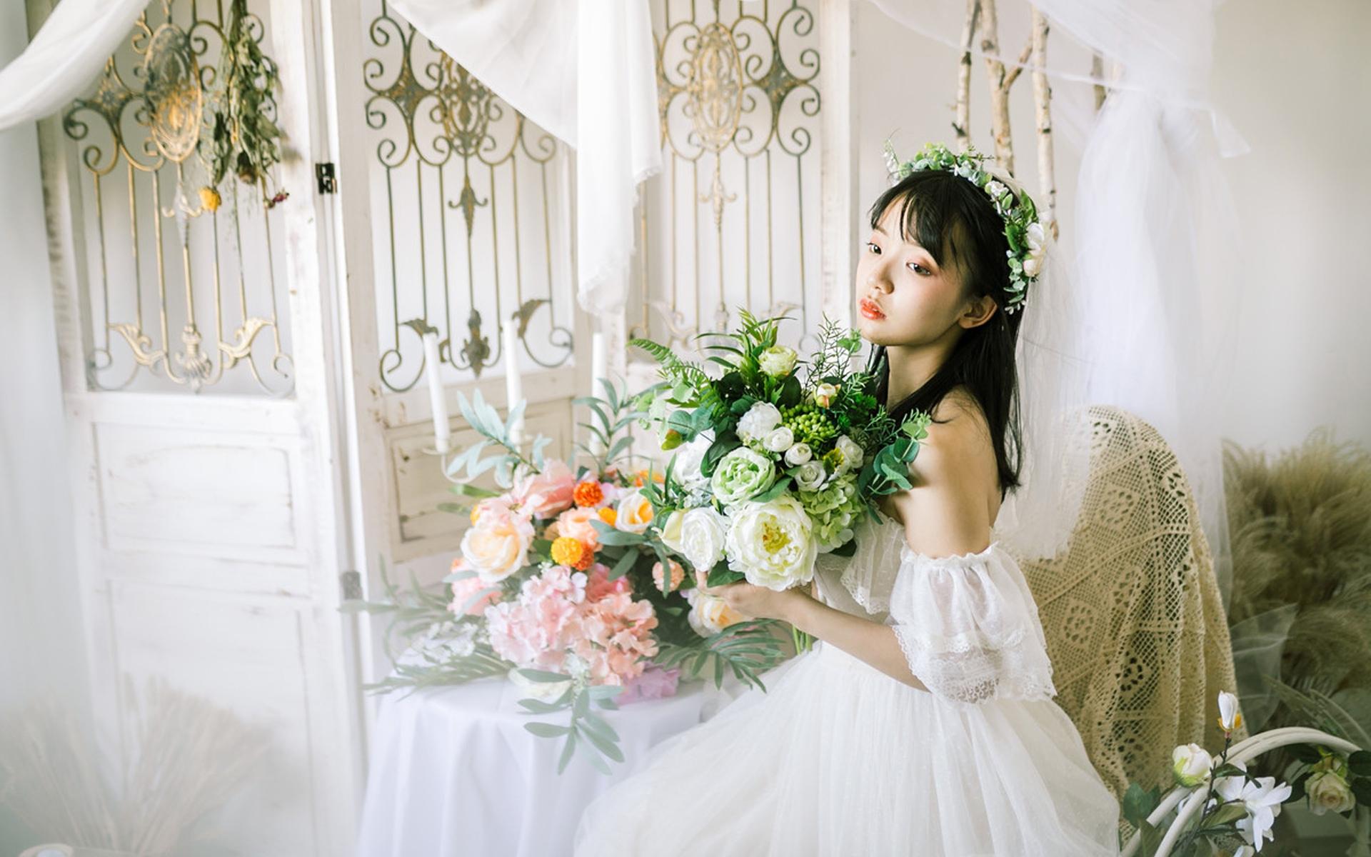 身穿洁白婚纱的女神