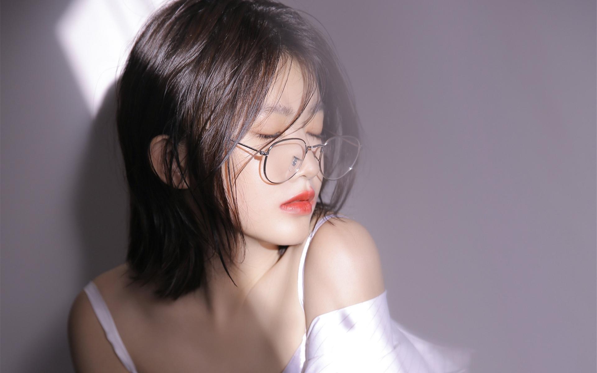 火辣性感睡衣美女诱人写真